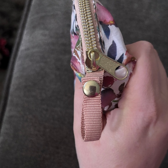 Itzy Ritzy Floral Pacifier Small Holder - Picture 2 of 3